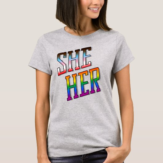 T-Shirt avec les pronoms de progrès de fierté She (Devant)