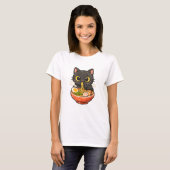 T-shirt avec un mignon chat noir mangeant des rame (Devant entier)