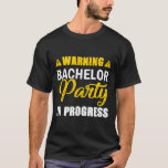 T-shirt Avertissement Bachelor Party En Cours Équipe Groom<br><div class="desc">Avertissement Bachelor Party En Cours Équipe Groom</div>