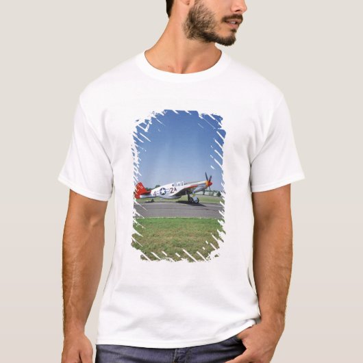 T-shirt Avion rouge de queue de P-51 C Tuskegee à l'air de (Devant)