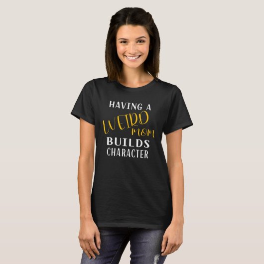 T-shirt Avoir une maman bizarre construit caractère mignon (Devant entier)