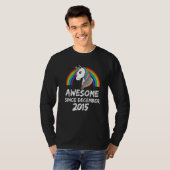 T-shirt Awesome since December 2015 Unicorn Rainbow (Devant entier)