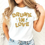 T-shirt Bach & Boozy Bachelorette Drunk In Love<br><div class="desc">Cette invitation amusante sera prête à envoyer une fois que vous la customiserez! Un design amusant de ballon et de champagne !</div>