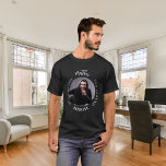 T-shirt Bachelor noir blanc photo homme mythe légende<br><div class="desc">Célébrez sa journée spéciale avec style avec ce t-shirt personnalisé ! Doté d'un arrière - plan noir classique et d'un texte en gras : "L'homme, le mythe, la légende." Customisez le design en ajoutant son nom et une photo préférée pour le rendre vraiment unique. Ce t-shirt est le cadeau idéal...</div>