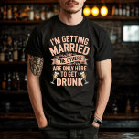 T-shirt Bachelor Party Boire Team Groom Design<br><div class="desc">Préparez-vous à l’ultime bachelor bash avec ce design vintage "Je me marie,  les autres ne sont là que pour s’endormir". Parfait pour le futur marié et son équipe de fête,  il apporte humour,  plaisir et audacieux style à votre célébration pré-mariage.</div>