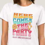 T-shirt Bachelorette Parti Super Rétro Wavy Bridesmaid<br><div class="desc">Faites un splash à votre prochaine soirée de bachelorette avec ce magnifique jeu de t-shirts personnalisés. Que vous fêtiez un voyage à la plage, des vacances pour les filles ou des vacances pour les meilleurs amis, ces t-shirts personnalisés pour les fêtes de bachelorette de plage sont l'ajout parfait à votre...</div>
