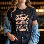 T-shirt Bachelorette Party Boire équipe Conception de mari<br><div class="desc">Célébrez votre bachelorette en style avec ce design vintage "Je me marie,  les autres ne sont là que pour s’endormir". Parfait pour la future mariée et son équipe d'alcools,  il ajoute du plaisir,  des rires et des vibrations festives à votre soirée inoubliable.</div>