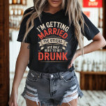 T-shirt Bachelorette Party Boire équipe Conception de mari<br><div class="desc">Célébrez votre bachelorette en style avec ce design vintage "Je me marie,  les autres ne sont là que pour s’endormir". Parfait pour la future mariée et son équipe d'alcools,  il ajoute du plaisir,  des rires et des vibrations festives à votre soirée inoubliable.</div>