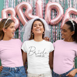 T-shirt Bachelorette personnalisée Mariée | Nom personnali<br><div class="desc">Faites briller la future mariée avec ce T-shirt "Mariée" chic et personnalisé, avec un script élégant avec un détail de coeur doux et son nom en dessous. Idéal pour les fêtes de bachelorette, les douches nuptiales, les week-ends mariages ou comme une tenue de préparation amusante. Confortable, élégante et totalement digne...</div>