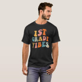 T-shirt Back to school First Grade Vibes Teacher 1st Grade (Devant entier)