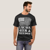 T-shirt Bacon Beer & Freedom BBQ Grilling USA Drapeau drôl (Devant entier)