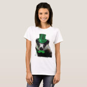 T-shirt Badger avec chapeau vert et moustache (Devant entier)