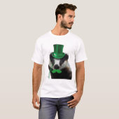 T-shirt Badger avec chapeau vert et moustache (Devant entier)