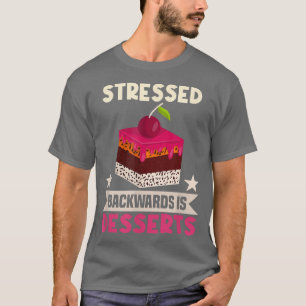 T-shirt Baker mis en évidence à l'arrière est DESSERTS Gât