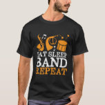 T-shirt Bande de Marching amusante Manger Bande de sommeil<br><div class="desc">Répéter la bande de sommeil. Conception amusante de fanfare pour ceux qui jouent du saxophone, de la trompette ou du tambour dans un groupe, un orchestre ou une représentation musicale. Cool vintage de musique de bande rétro marchandises pour groupe geek, groupe nerd ou camp de bande. Parfait pour la répétition...</div>