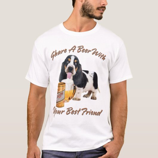 T-shirt Basset buvant d'une bière (Devant)
