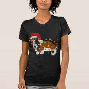 T-shirt Basset embrouillé dans des lumières de Noël