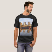 T-shirt Bâtiments et réflexion de bateau (Devant entier)
