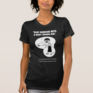 T-shirt Battement quelqu'un avec une chemise de requin de