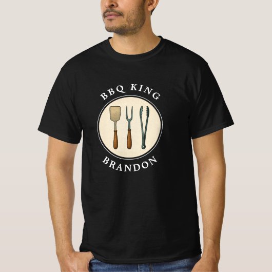 T-shirt BBQ King Grilling Tools Emblem Nom du père (Devant)