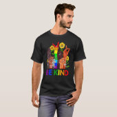 T-shirt Be Kind Rainbow Sign Language LGBT Pride Equality  (Devant entier)