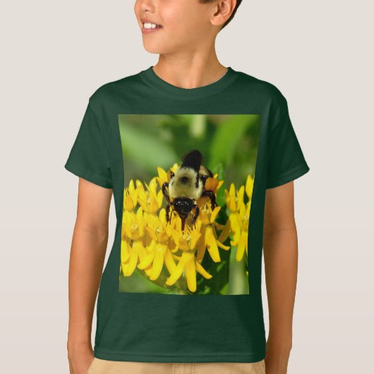 T-shirt Bee Feasting on Butterfly Weed Wildflowers (Devant)