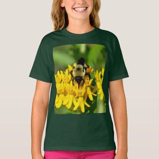 T-shirt Bee Feasting on Butterfly Weed Wildflowers (Devant)