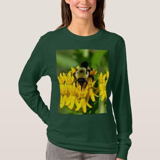 T-shirt Bee Feasting on Butterfly Weed Wildflowers (Devant)
