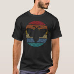 T-shirt Beekeeper Bee Retro Vintage Honeycomb<br><div class="desc">Adorez l'apiculture et les combs de miel puis attrapez cette tenue d'apiculture rétro pour vous-même ou pour n'importe quel apiculteur que vous connaissez comme un cadeau d'anniversaire ou un jour des terres cadeau de noël.</div>