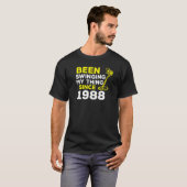 T-shirt Been Swinging My Thing Since 1988 Metal Detector H (Devant entier)