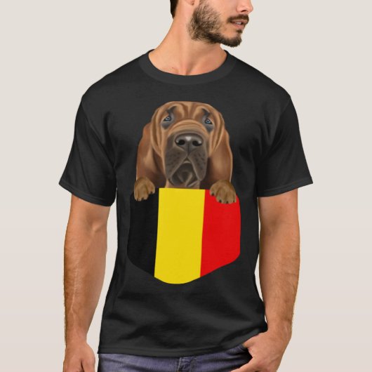 T-shirt Belgium Flag Bloodhound Dog In Pocket (Devant)