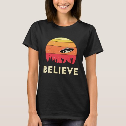 T-shirt Believe In UFOs UFO Believer Alien Ufology Flying  (Devant)