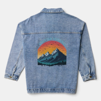 T-shirt, bergochtenden denim jacket