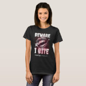 T-shirt BEWARE I BITE - Grunge Vampire Aesthetic Y2K Goth  (Devant entier)