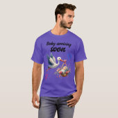 T-shirt Bientôt Je Serai Une Mère Avec Stork Baby Est vint (Devant entier)