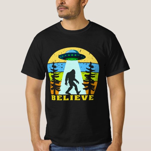 T-shirt Bigfoot alien croit (Devant)