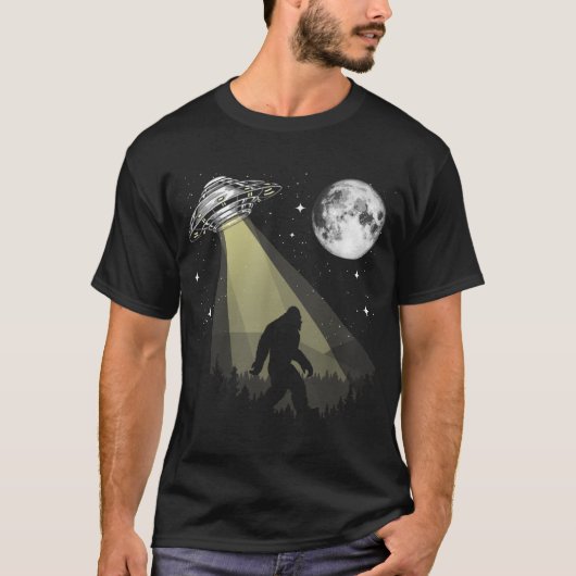 T-shirt Bigfoot and UFO Under the Moonlight (Devant)
