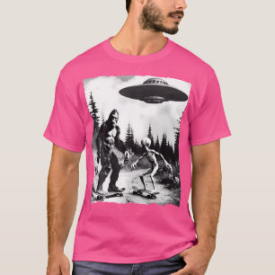 T-shirt Bigfoot Et Alien Drôle Sur Skateboard. Ufo Bigfoot