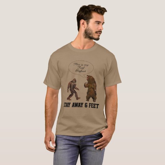 T-shirt Bigfoot-et-Sasquatch Séjournez à 2 mètres T-Shir h (Devant entier)