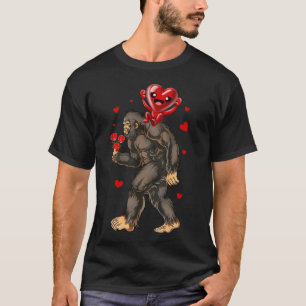 T-shirt Bigfoot Heart Funny Sasquatch Valentines Day