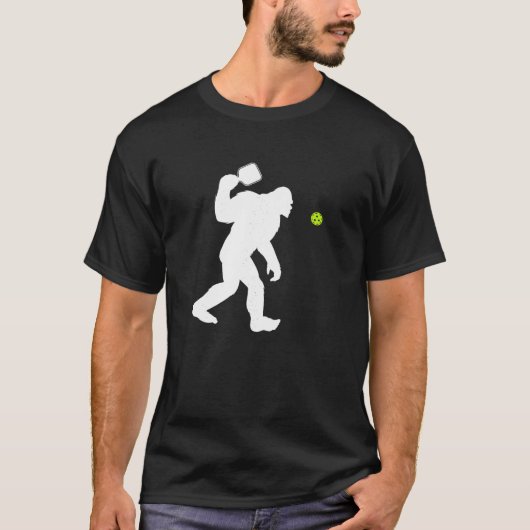 T-shirt Bigfoot jouant Pickleball T Shirt (Devant)