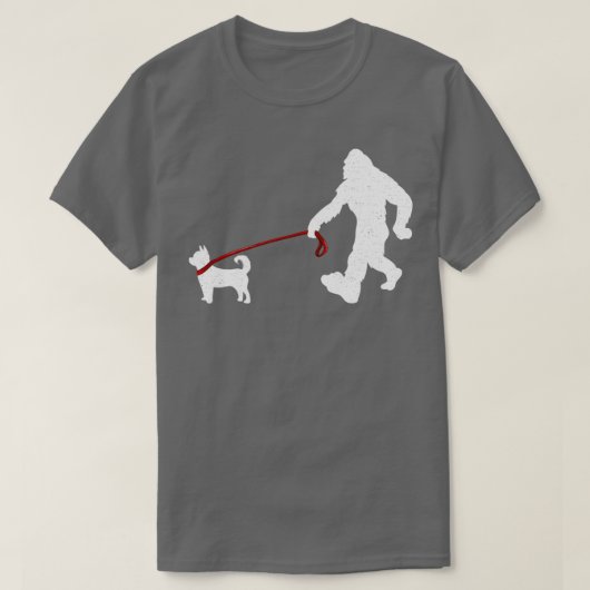T-shirt Bigfoot marcher avec Chihuahua Chien Funny Bigfoot (Design devant)
