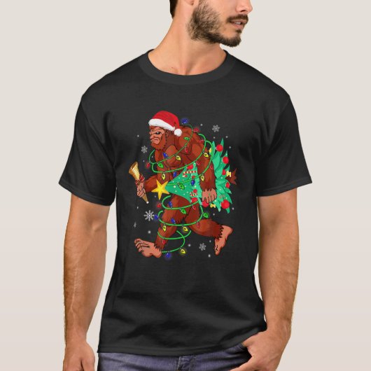 T-shirt Bigfoot portant Noël Arbre Sasquatch Croyant (Devant)