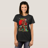 T-shirt Bigfoot Santa Carrying Christmas Bag Xmas Hat Sasq (Devant entier)