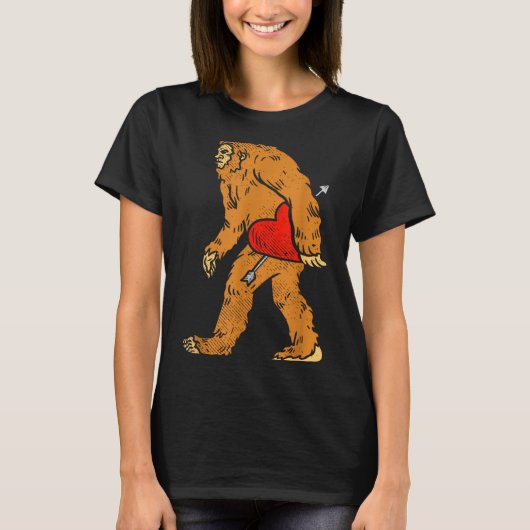 T-shirt Bigfoot Sasquatch Heart With Arrow Funny Valentine (Devant)