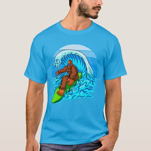 T-shirt Bigfoot Surf Riding The Waves Fun Sasquatch (Devant)