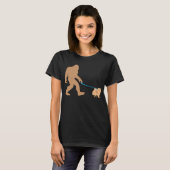 T-shirt Bigfoot Walking Chien de Poméranie Funny Sasquatch (Devant entier)