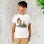 T-shirt Birthday Boy<br><div class="desc">Un garçon d'anniversaire avec un gâteau et des bougies. Ce design semble vraiment efficace sur ce T-shirt garçon</div>