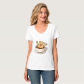 T-shirt Biscuit en difficulté dans une coupe de café (Devant entier)