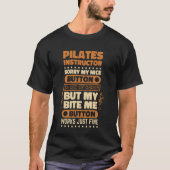 T-shirt Bite Me Button Works Pilates Instructeur Design Pi (Devant)